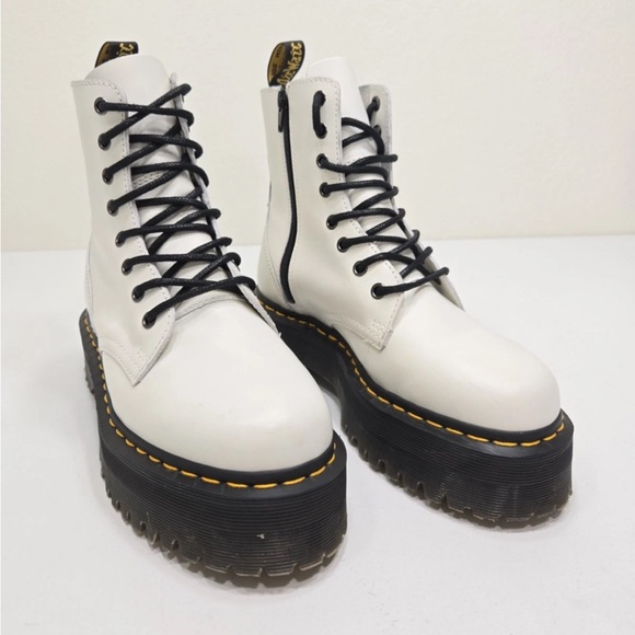 Dr. Martens Jadon Women Size 7 White Smooth Leather Platform Boots - Picture 2 of 11